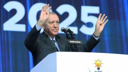 Erdoğan, AK Parti'yi tekamül ettirerek bir kez daha yeniledi