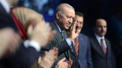 Erdoğan Türkiye’yi dünyada, Ak Parti’yi Türkiye’de “merkez”e oturtuyor