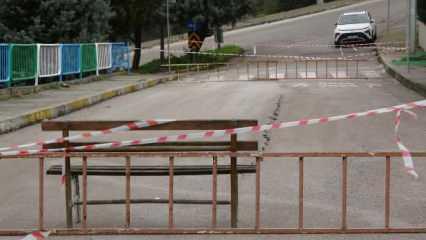 Kar yağışı nedeniyle yarık büyüdü! Yolu trafiğe kapattılar
