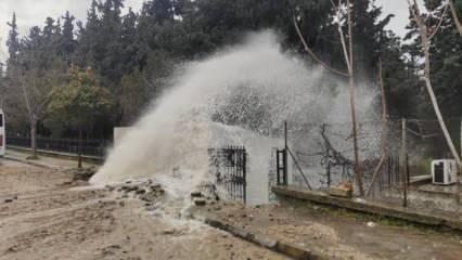 Kuşadası’nda isale hattı patladı, mezarlığı su bastı