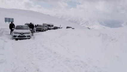 Tipi nedeniyle araçlarında mahsur kalan vatandaşlar kurtarıldı