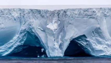 İki B&uuml;y&uuml;k Londra b&uuml;y&uuml;kl&uuml;ğ&uuml;ndeydi... Dev buzdağı karaya oturdu!