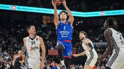 Anadolu Efes'ten  EuroLeague'de farklı galibiyet!