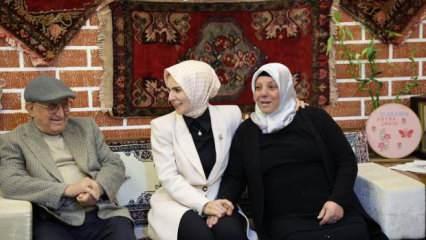 Bakan Göktaş, 56 yıllık evli çiftin davetini kıramadı