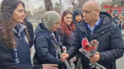 Emniyet Müdürü, görevli kadın polislere çiçek verdi