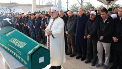 Hafız Kasım Yağcıoğlu Hoca ebediyete uğurlandı! Başkan Erdoğan tabutuna omuz verdi