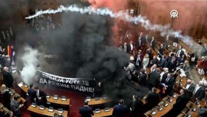 Meclise sis bombası atıldı! Ortalık savaş alanına döndü