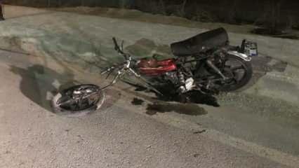 Motosikletle hafif ticari araç çarpıştı: 2 ölü, 1 yaralı
