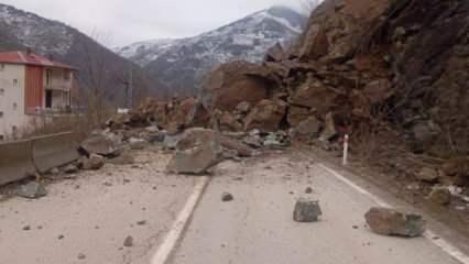 Ordu'da heyelan: 3 ilçenin bağlantı yolu ulaşıma kapandı