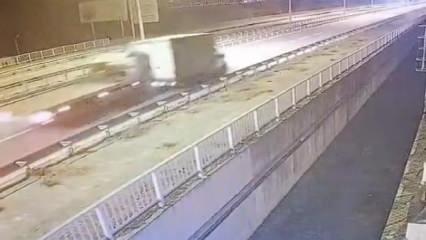 Rize’de çekicinin kamyonete çarptığı anlar kamerada: 2 yaralı