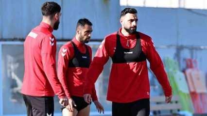 Sivasspor'da Rıza Çalımbay ve futbolcular, 8 Mart Dünya Kadınlar Günü'nü kutladı