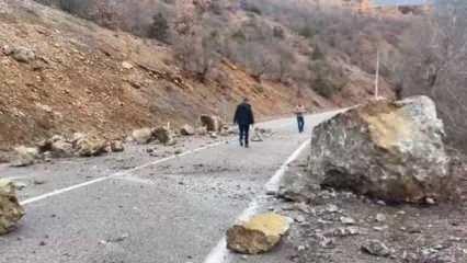 Yamaçtan kopan kaya parçaları yola düştü