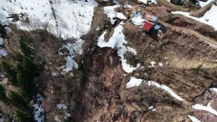 Artvin'de heyelan: 2 eve balçık doldu