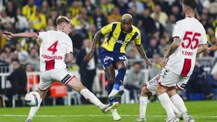 Fenerbahçe, Kadıköy'de ağır yaralı! 10 kişi Samsun puanı kaptı