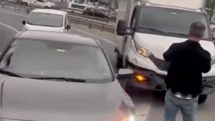 Kamyonetin önünün kesip 'polisim' diyerek fotoğraf çekti!