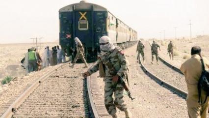 Pakistan'da militanlar trene saldırdı... Ölü ve yaralılar var!