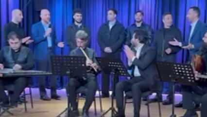 Sahur buluşmasında Bilal Erdoğan sanatçıların şarkılarına eşlik etti