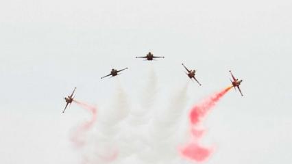 Türk Yıldızları'ndan Bursa'da gösteri uçuşu