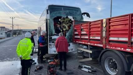 Yolcu otobüsü ve TIR çarpıştı! Kütahya'da korkunç kaza