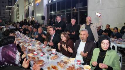 ​Başkan Şahin, Nizipli vatandaşlara iftar açtı 