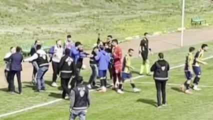 Amatör maçta futbolcular basın mensuplarına saldırdı