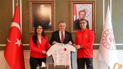  Bakan Bak, Atıcılık Milli Takımını kabul etti