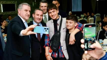 Bakan Bak'tan gençlik iftarında tesis sözü
