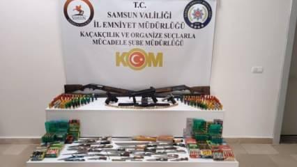 Samsun’da bir evde çok sayıda silah ve bıçak ele geçirildi