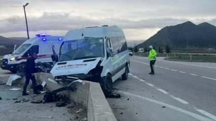 Tokat'ta İşçileri taşıyan minibüs beton bariyere çarptı! Çok sayıda yaralı var