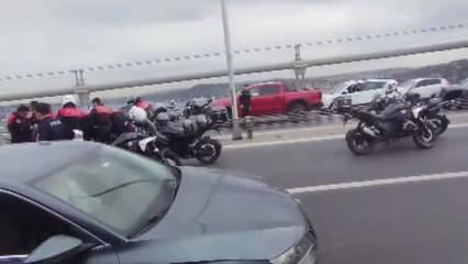  15 Temmuz Şehitler Köprüsü’nde motosikletli polisler kaza yaptı! 