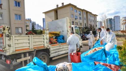 Kötü koku yayılan evden bir kamyon çöp çıktı!