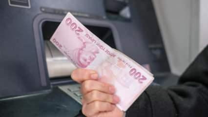 Memur emeklilerinin aylık ve ikramiyeleri hesaplara yatırıldı