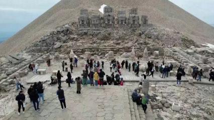 Devasa heykellere akın! Nemrut Dağı bu bayram da boş kalmadı