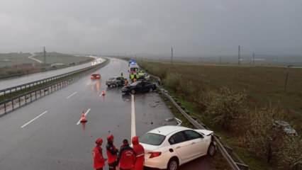 İstanbul-İzmir Otoyolu'nda zincirleme kaza: 2 ölü, 4 yaralı