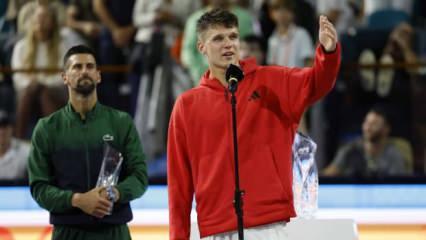 Jakub Mensik, Novak Djokovic'i yenerek Miami Açık'ta şampiyon oldu