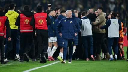 Jose Mourinho kırmızı kart gördü! Fenerbahçe'den ilginç protesto