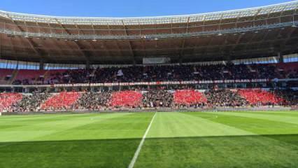 20 binden fazla insan amatör lig maçını  tribünden seyretti