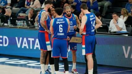 Anadolu Efes, EuroLeague'de play-off'u garantiledi