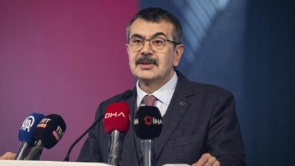 Bakan Tekin'den ölen öğretmenler için taziye mesajı
