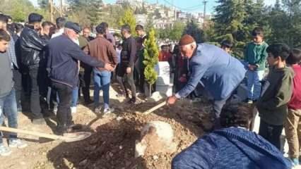 Merhumeden ses geldi! 2 kere gömüldü...