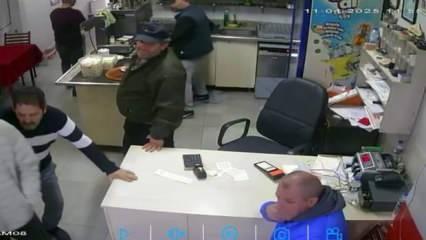 Yolda yürürken kalp krizi geçirdi! Son anları böyle görüntülendi