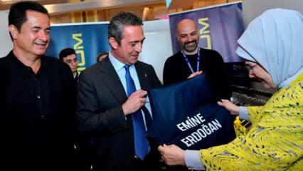 Ali Koç, Emine Erdoğan'a Fenerbahçe forması hediye etti