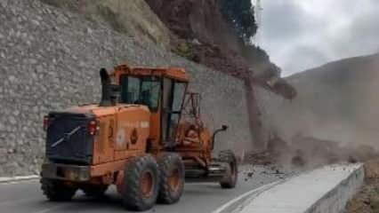 Artvin'de heyelan anı! İş makinesi son anda kurtuldu