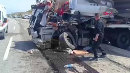 Batman'da feci kaza! İki TIR kafa kafaya çarpıştı, ölü ve yaralı var
