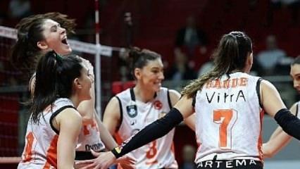 Eczacıbaşı &uuml;&ccedil;&uuml;nc&uuml;l&uuml;k ma&ccedil;ında Galatasaray'a set vermedi