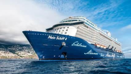 Kruvaziyer ile Antalya'ya 5 bin turist geldi