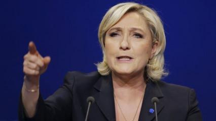 Siyasetten men edilen Le Pen'e bir darbe daha