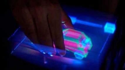 Dünyada bir ilk... Etkileşimli hologram nefes kesti!