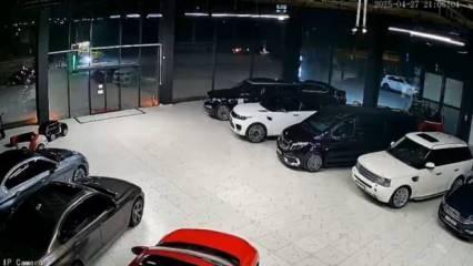Elazığ'da lüks araçların bulunduğu oto galeri beşik gibi sallandı