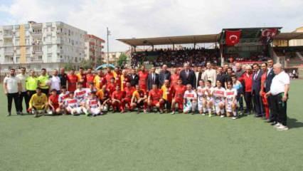 Galatasaray'ın efsaneleri Cizre'de sahaya çıktı: Maç bitince stattan ayrılamadılar